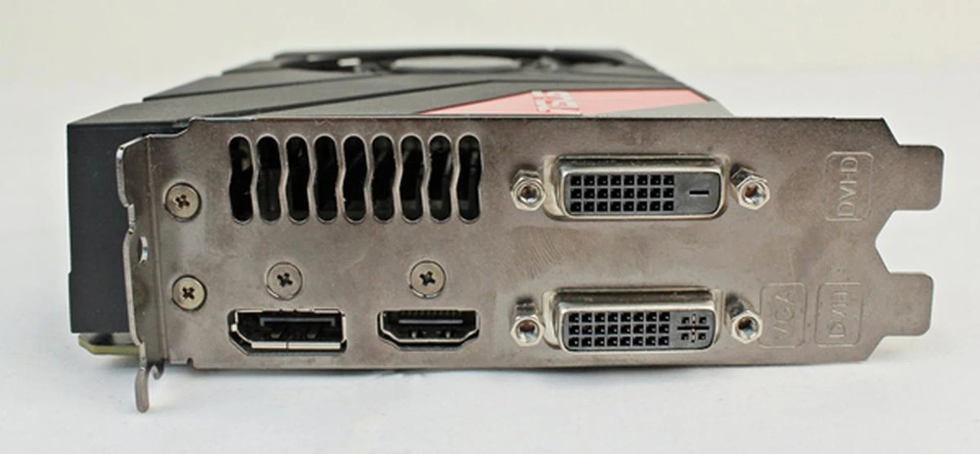The display connectivity options of the card.