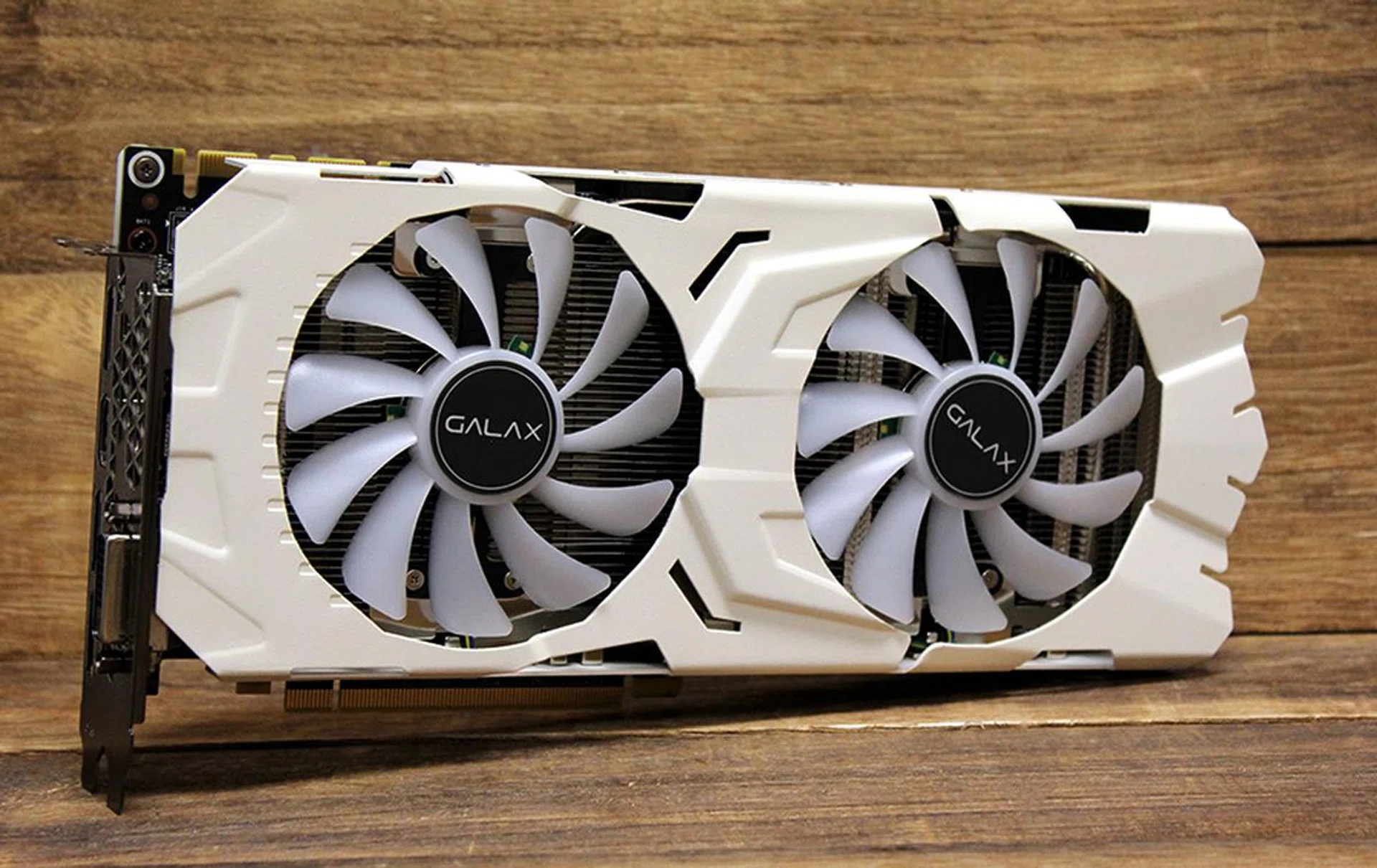 The Galax GeForce GTX 1070 Ti EX-SNPR White is eerily quiet even under heavy loads.