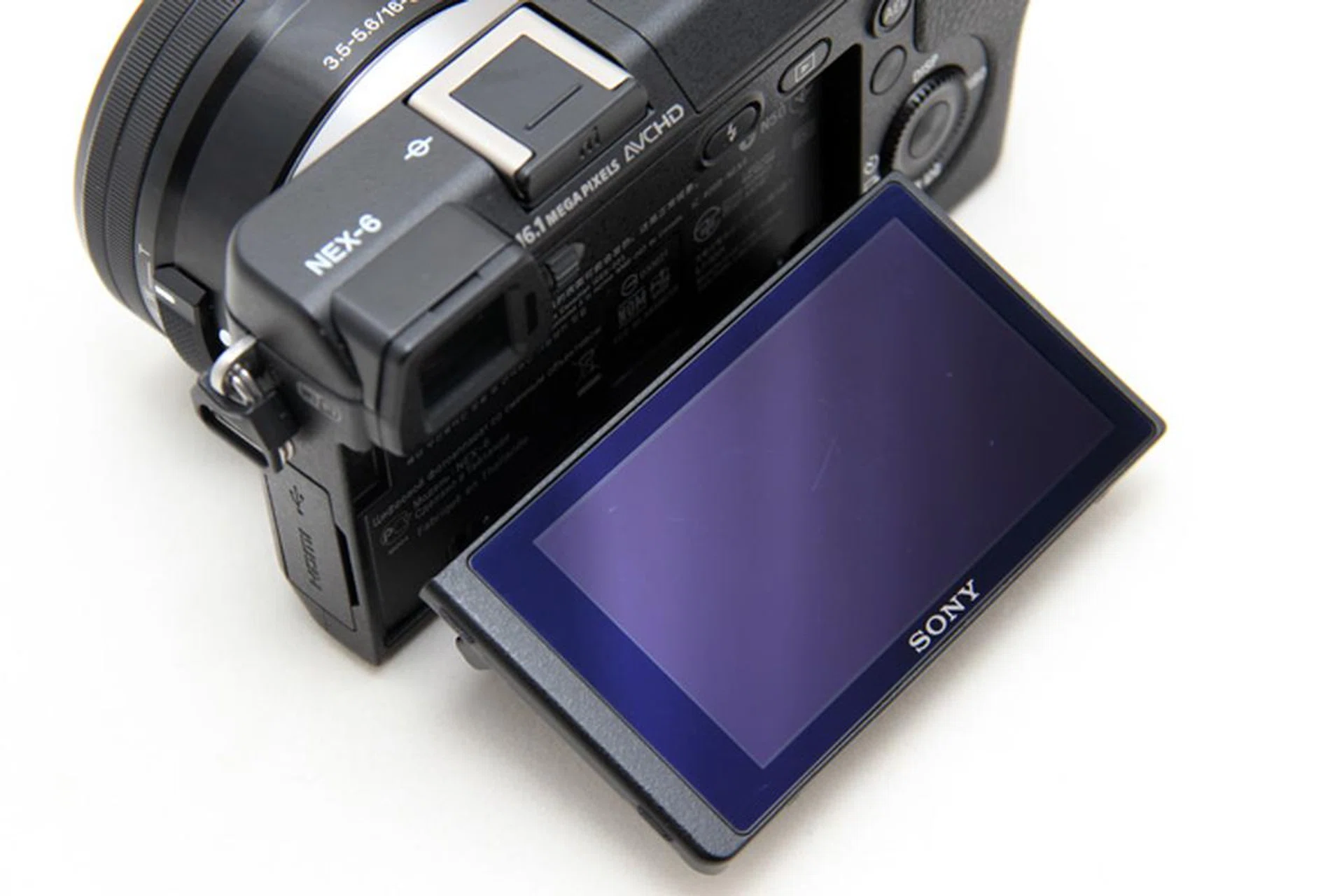 The NEX-6's rear LCD is not as flexible as the NEX-5R's, which can tilt 180 degrees to face the front. It's also not touch-sensitive like the 5R's.