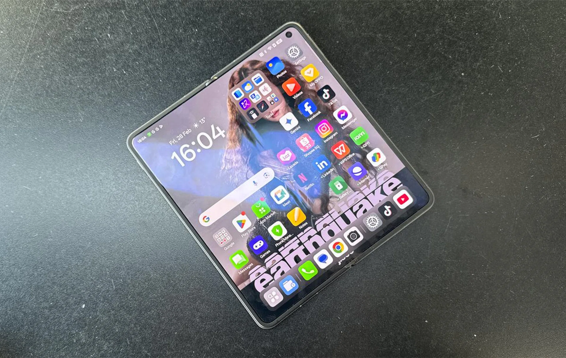 It actually took some effort to get the crease on camera. Photo: HWZ.