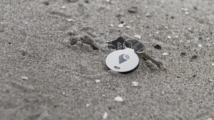 The TrackR Bravo.