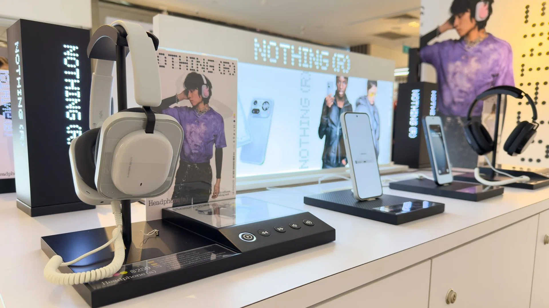 Nothing Headphone (a) Nothing Phone (4a) Nothing Phone (4a) Pro