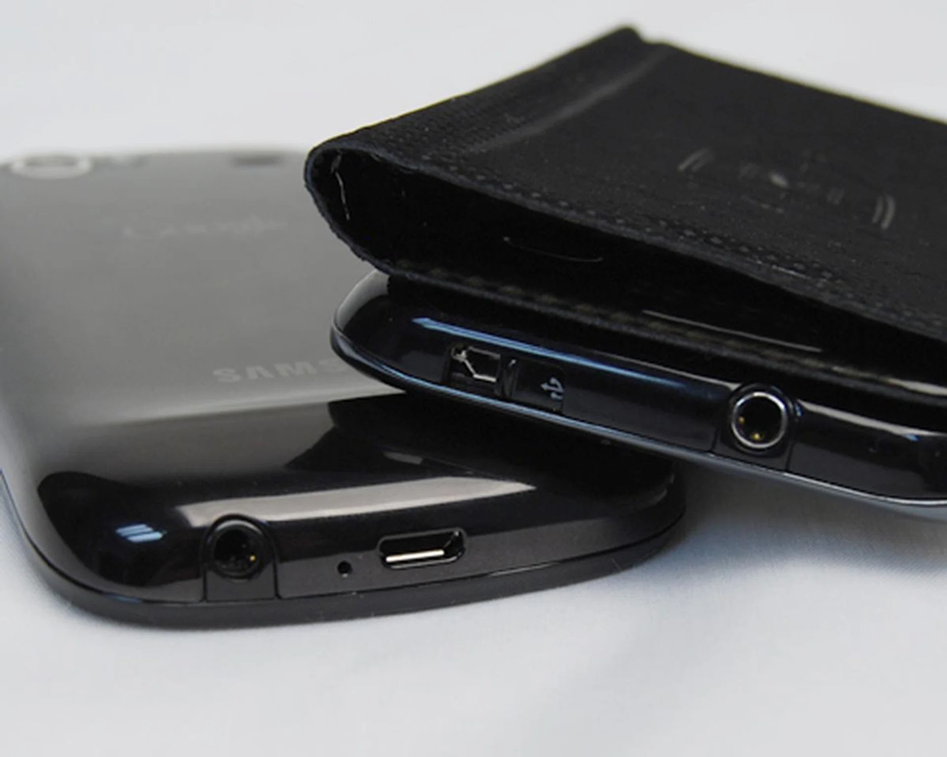 An obvious difference would be the placement of its microUSB and 3.5mm ports, which is now located at the bottom of the Nexus S. For a quick comparison, we've also placed a Samsung Galaxy S on top showing connectivity options on its crown.
