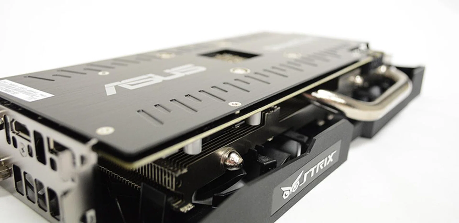 Like most other custom cards today, the ASUS Strix Radeon R9 380X is tricked out in the usual accoutrements like a custom cooler and metal backplate.