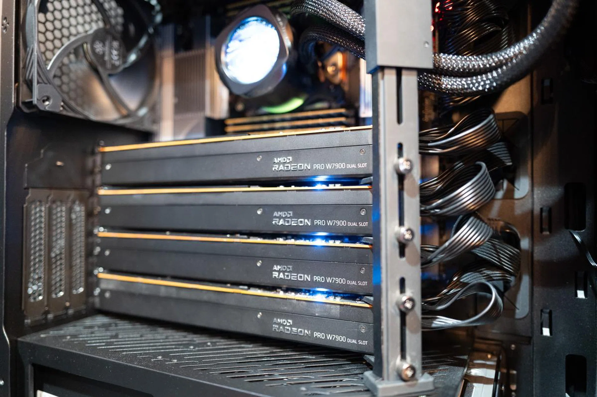 The TRX 50 AI TOP motherboard can support up to four AMD W7900 AI TOP 48G cards.