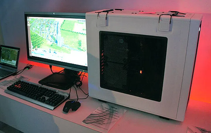 A DIY desktop powered by AMD's latest A10-6800K APU running Sim City.