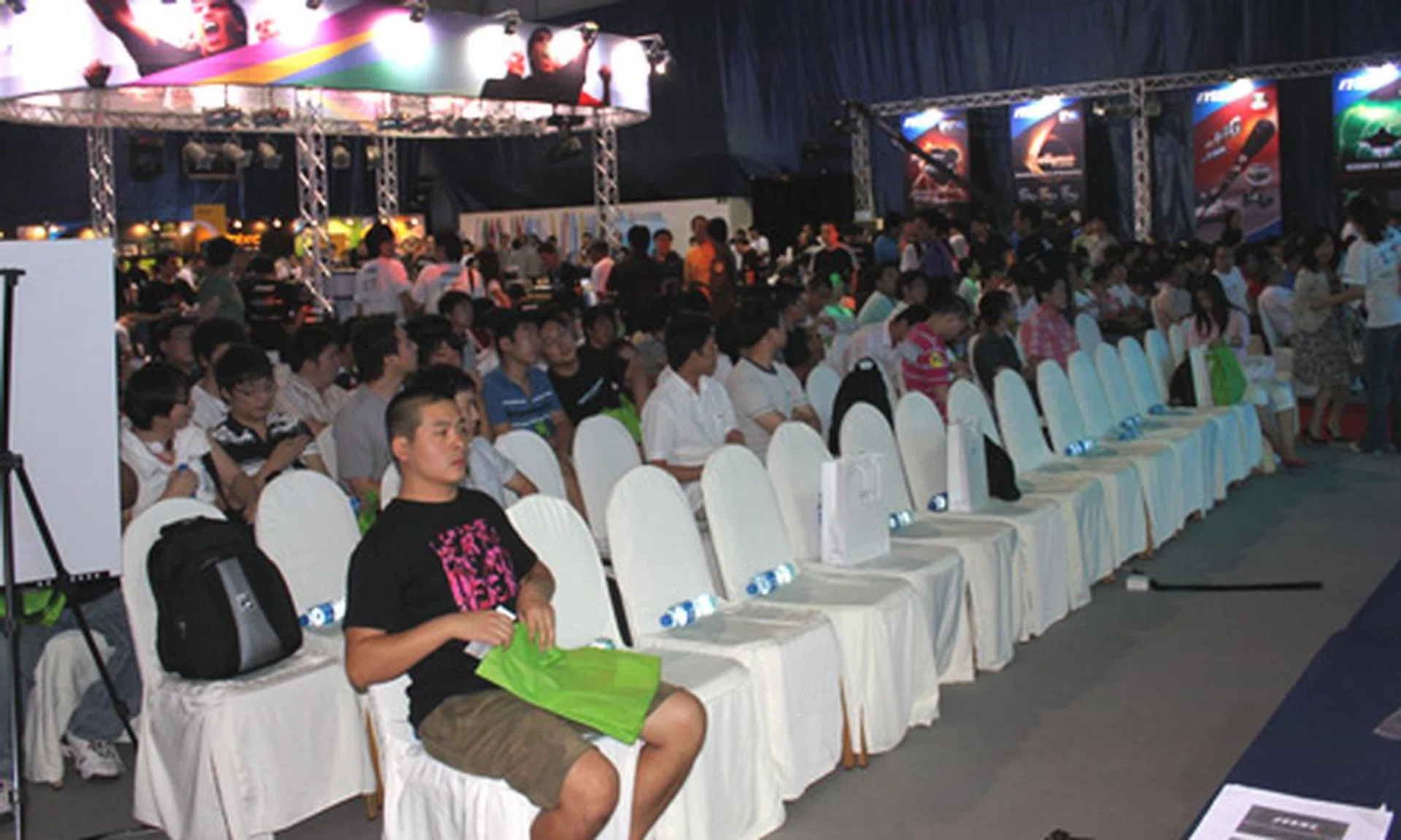 At this point, guests begin pouring in and the arena becomes a hive of activity.