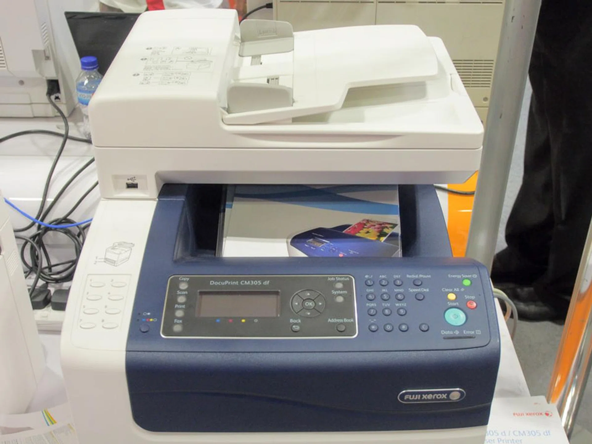 The DocuPrint CM305df is a heavy duty A4 color laser printer is going for $599(usual price $799). It does print,copy,scan and fax at 23ppm for both mono and color. Pick this up, and you get $100 of NTUC vouchers, extra 2 years of warranty (worth $170), another $100 worth of servicing, and a free router worth $39. Plus, there’s free delivery thrown in so you don’t even have to worry about getting it home!