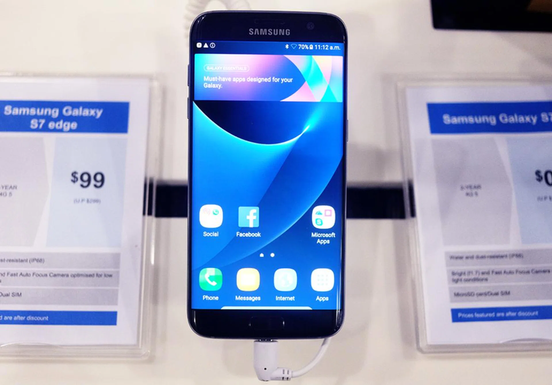 Get the Samsung Galaxy S7 Edge for just $99 (usual price $299) from Starhub when you sign up for a 4G 5 plan ($82.90/month) and get a free 128GB Micro SD card, and Samsung Gear VR headset.