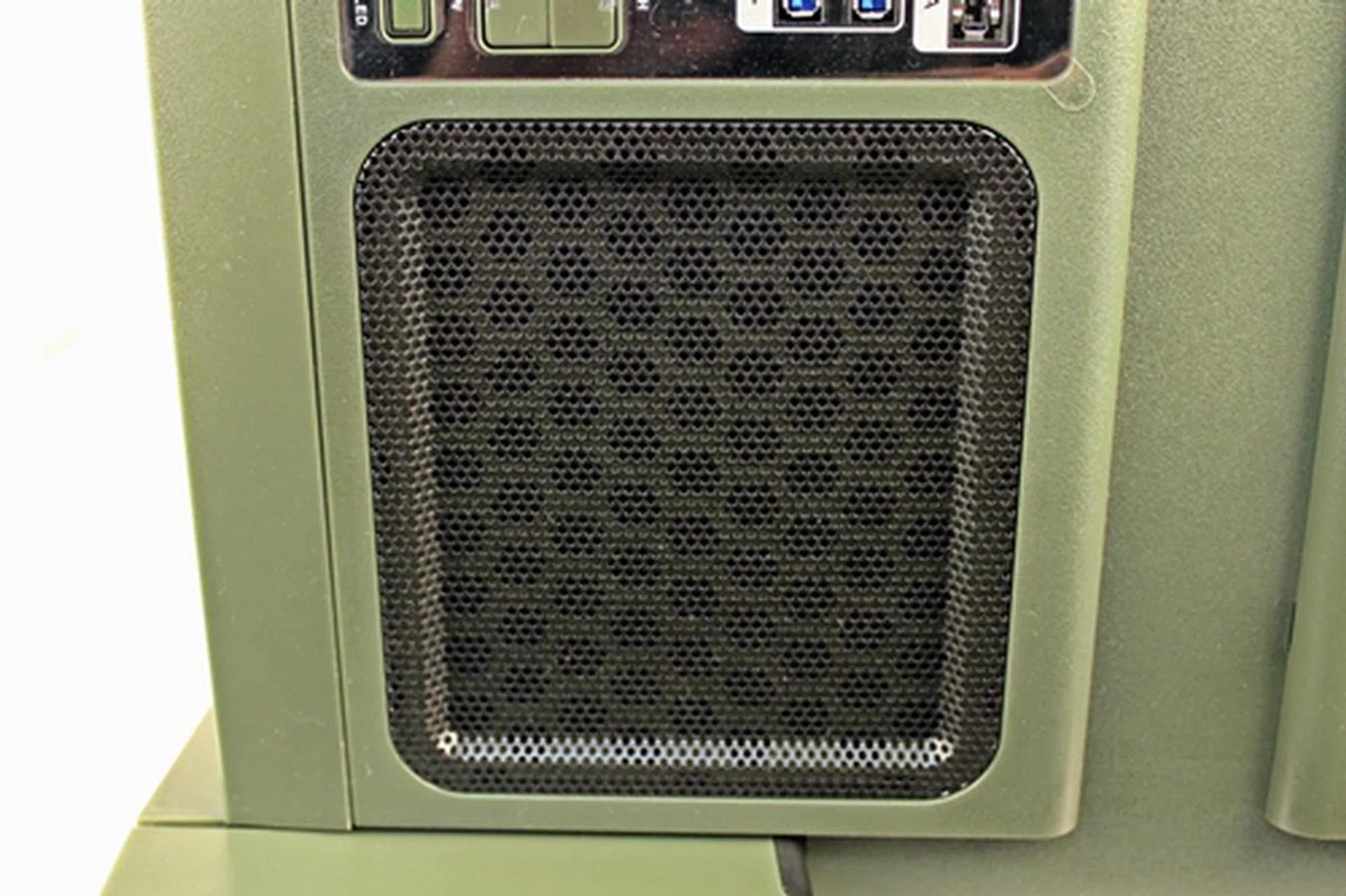 This is is one of the air intake vents of the Level 10 GT Battle Edition next to the top I/O ports which we almost mistook it as a PC accessories tray.