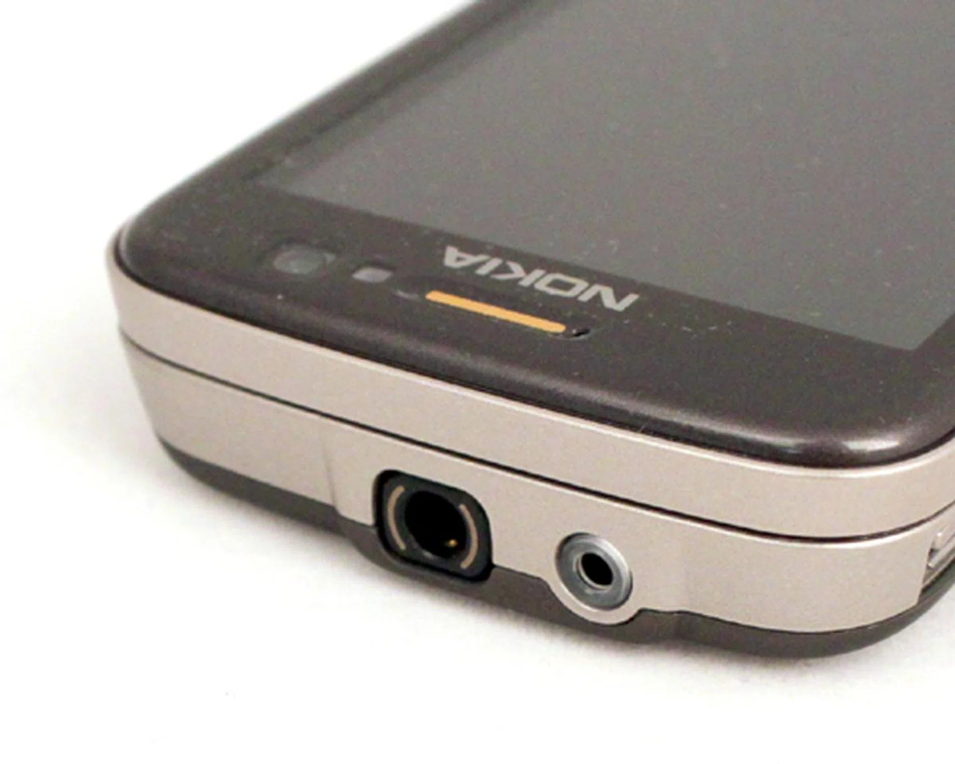 Another light indicator is apparent when you're charging the device via a power adapter. During the charging phase, the port will blink constantly, and ceases to do so when the battery is fully charged.