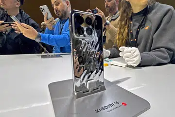 Xiaomi 15 in Liquid Silver. Photo: HWZ.