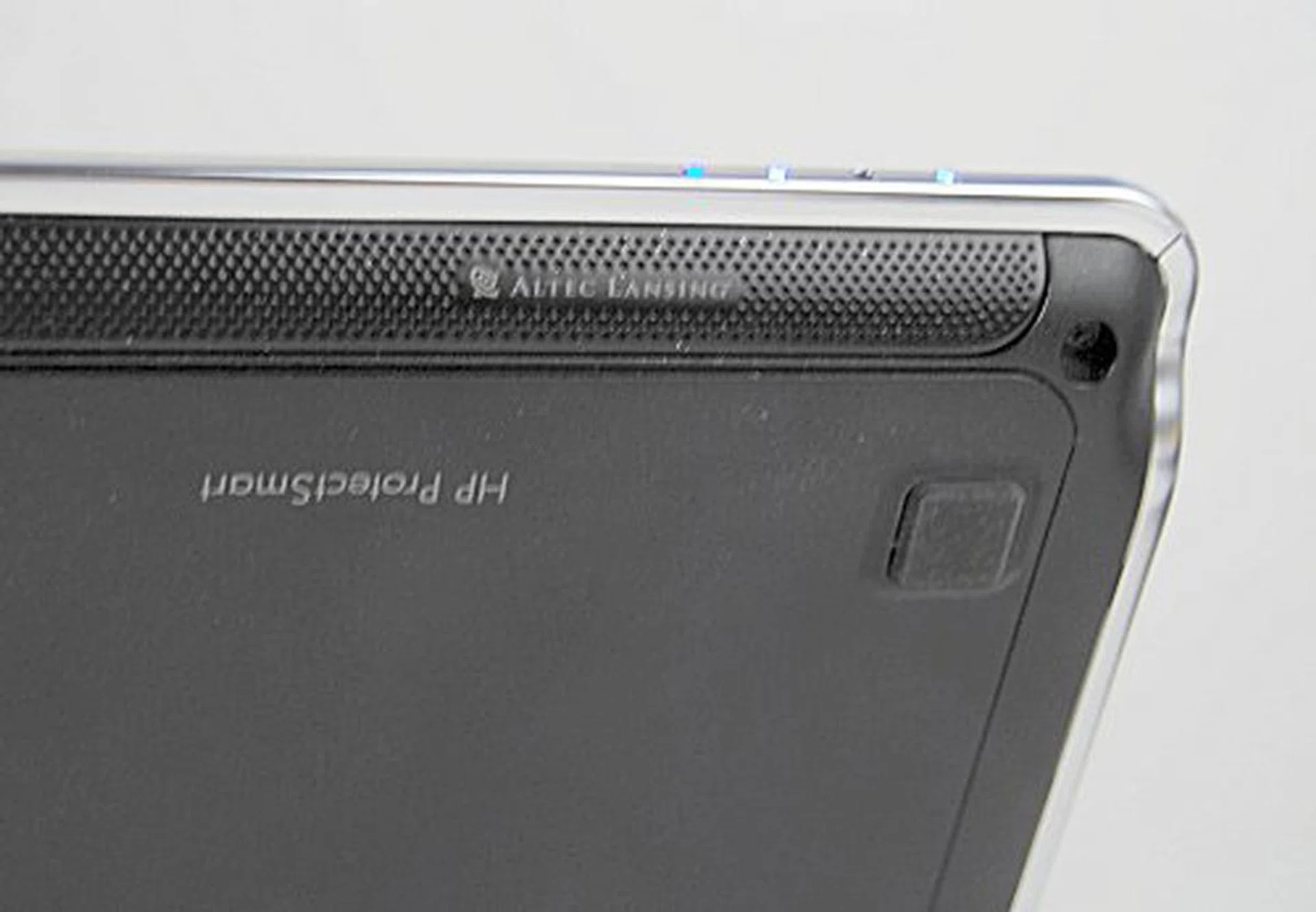 The Altec Lansing speakers are located at the underside of the front bezel and provide a decent but none too fantastic output.