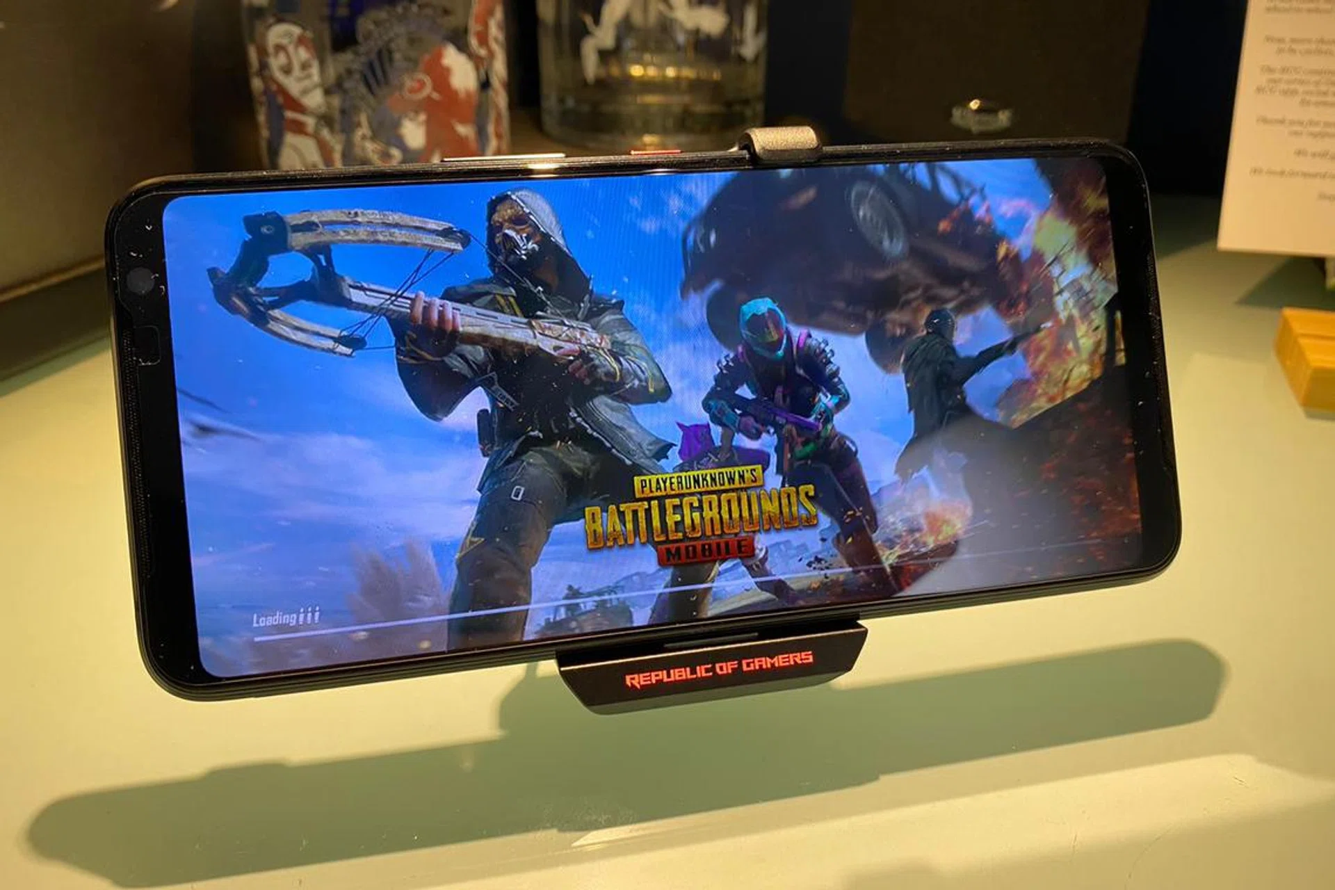 It bears an uncanny resemblance to the ROG Phone 2, but there are minor differences.