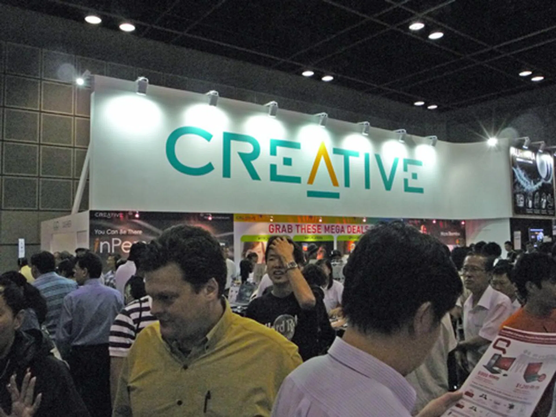  A crowded Creative booth sighted from afar. In most exhibitions, Creative usually has a fair range of products and devices going for a really good offer, and this year's IT Show is no different, which attracts throngs of hopeful buyers.  