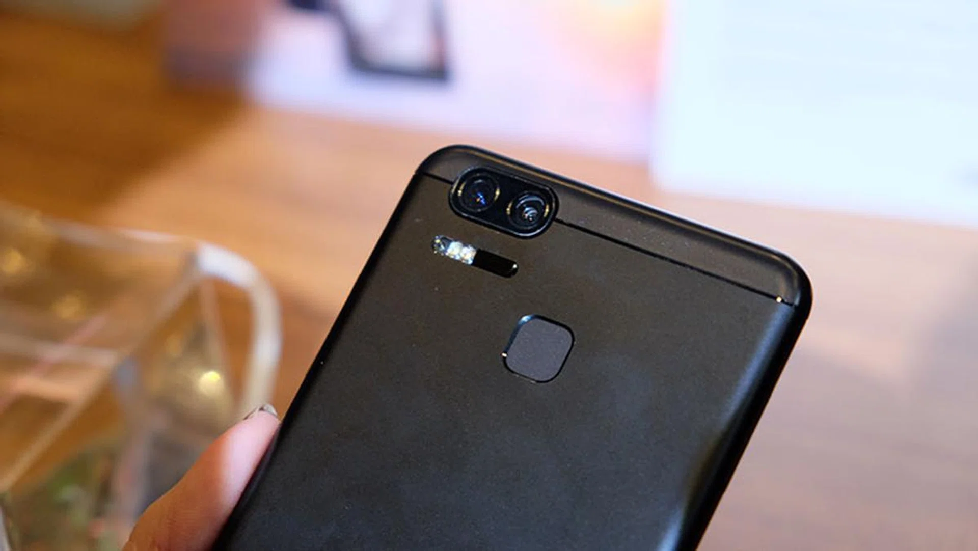 ASUS ZenFone 3 Zoom rear