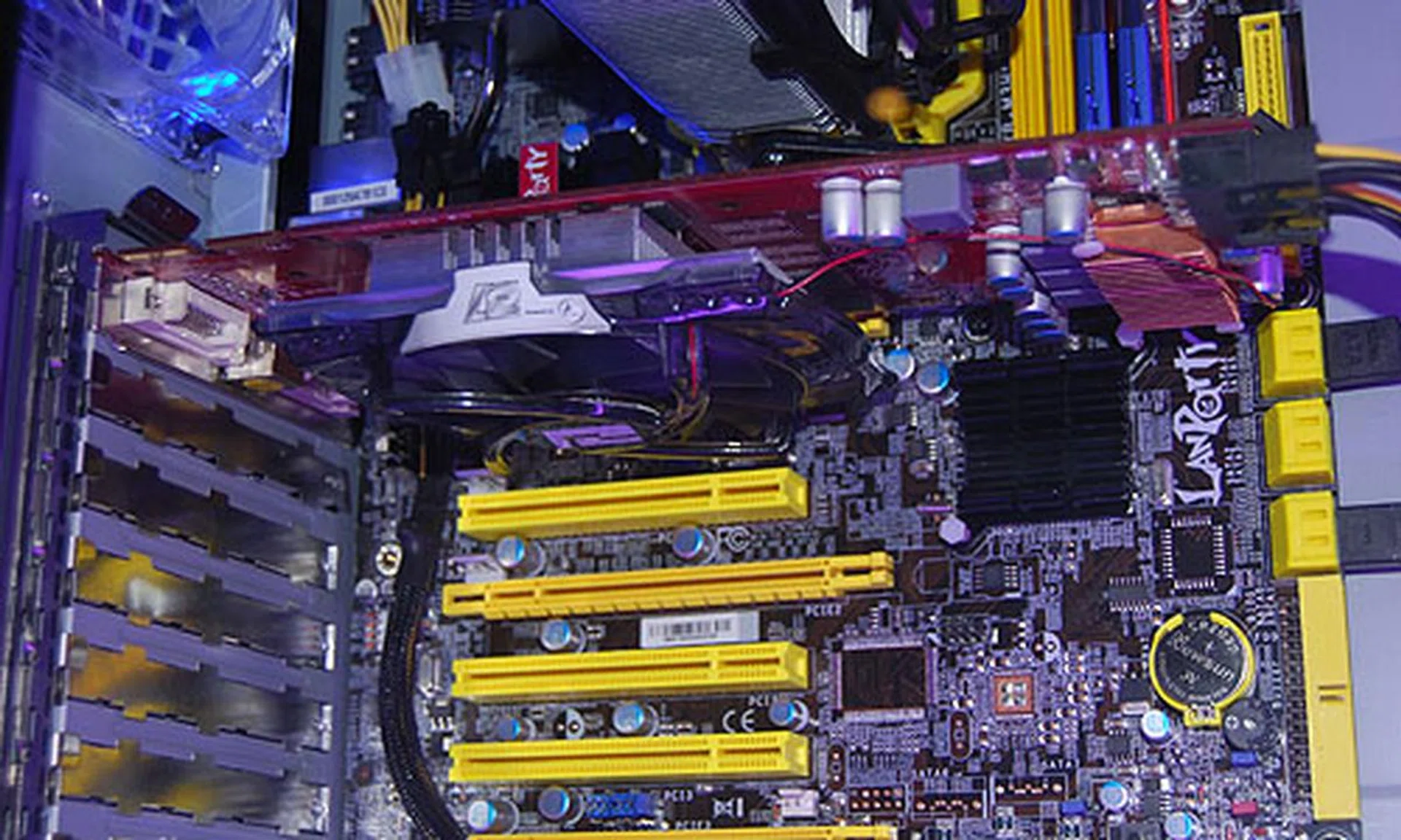  PowerColor recently released a Radeon HD 4730, which is slightly slower at 700MHz compared to 750MHz on the 4770. The memory clock however is at a higher 3600MHz DDR. This is the card running in PowerColor's demo system.  