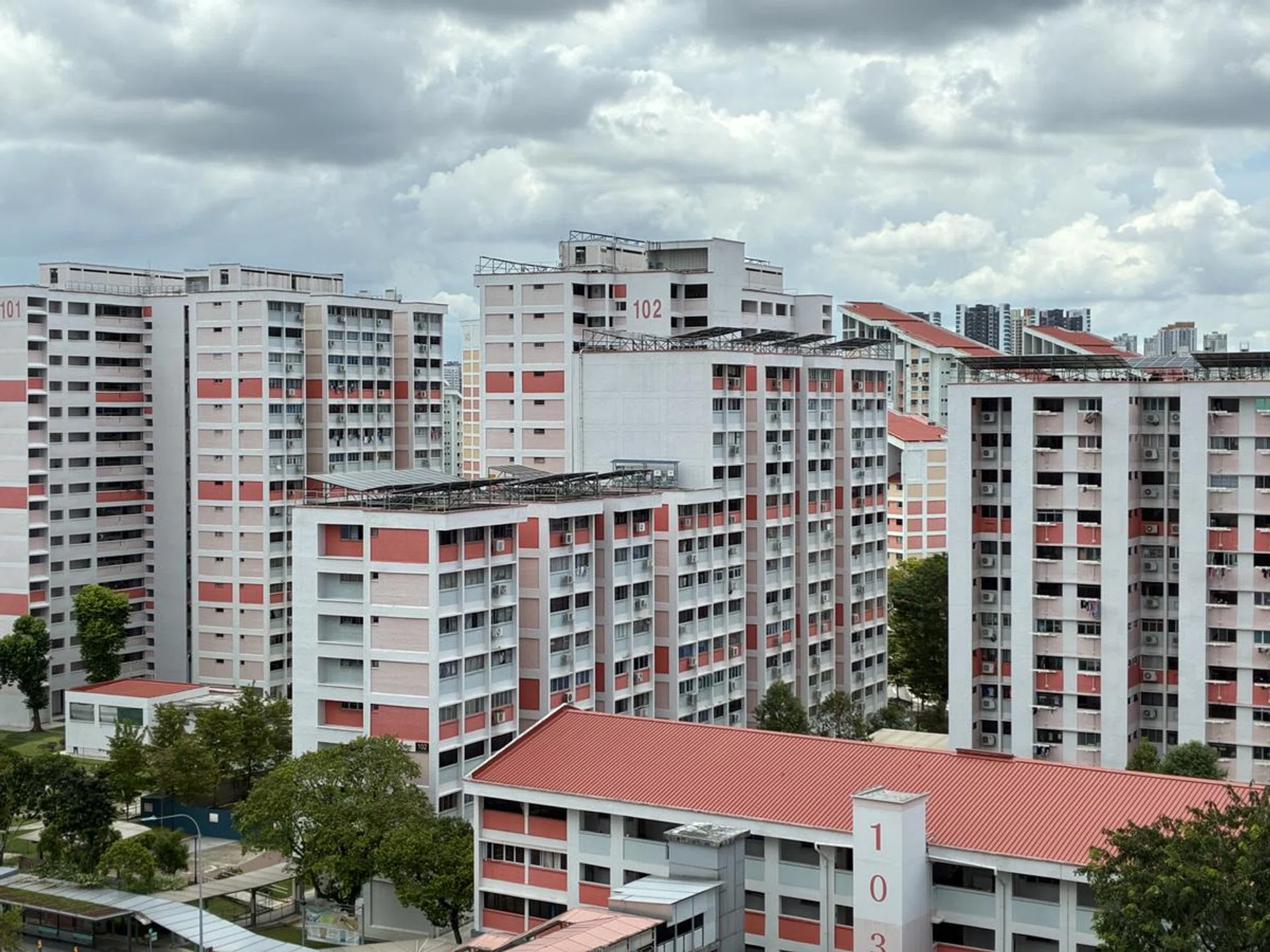 The 2x telephoto is just a crop of the centre portion of the main sensor. This technique is used on the rest of the iPhone 16 lineup too. (Click to see image in full resolution. Photo: HWZ)