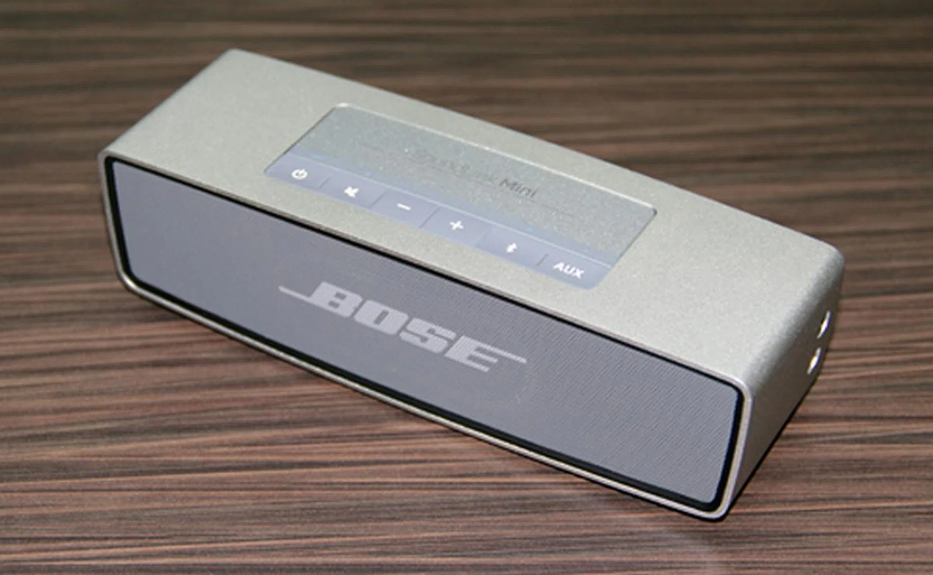 The Bose SoundLink Mini is made from a single piece of extruded aluminum and looks quite fetching.