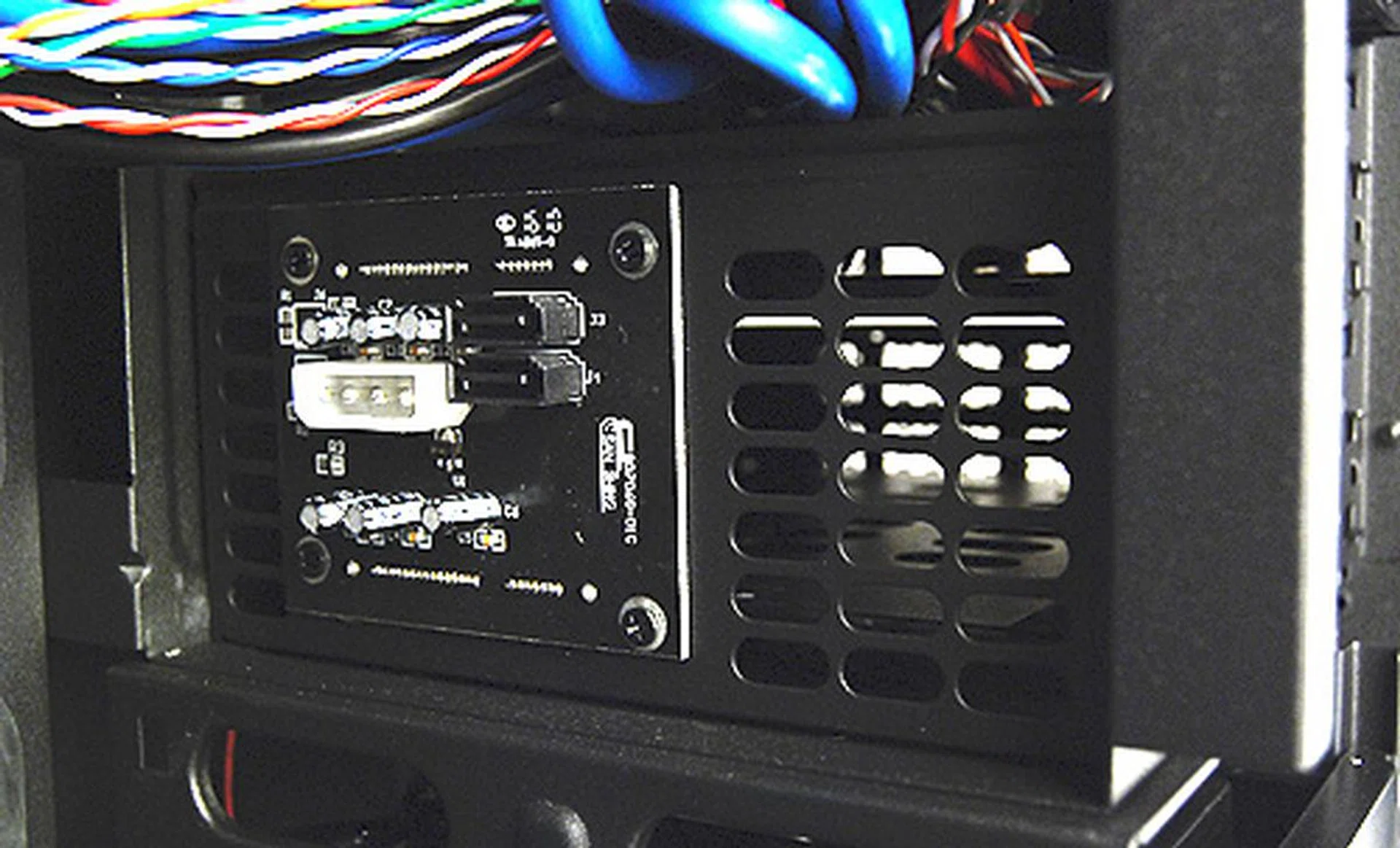 Drives in the hot swappable bays plug directly into this circuit board. Data is transmitted by means of SATA cables whereas power is provided through a standard Molex power connector.