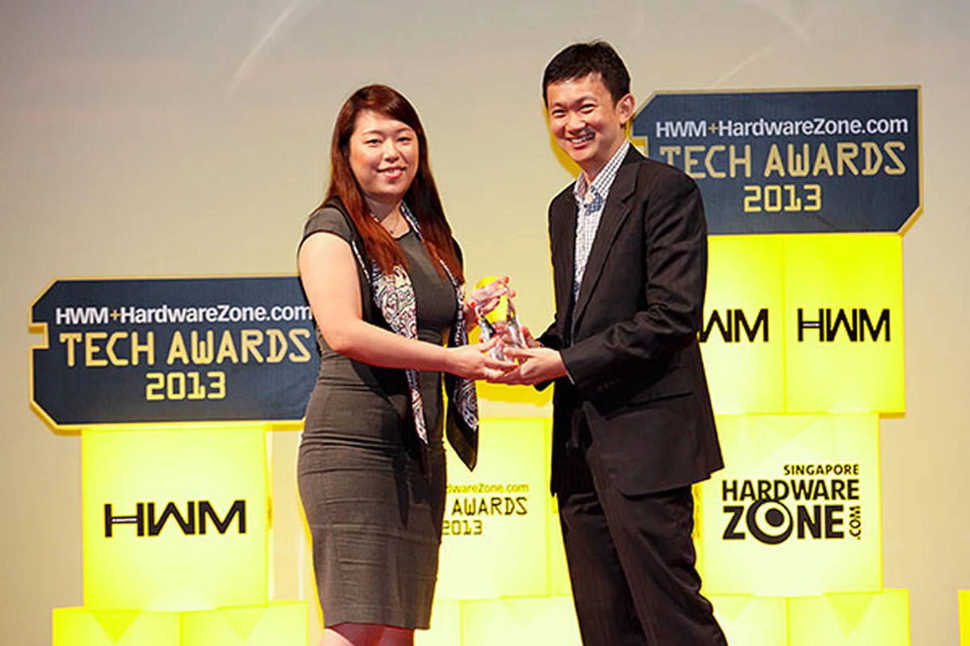 The LG 84-inch LM9600 won the Editor's Choice award for Best 4K TV. Here's Ms. Angeline She, Assistant Manager, Channel Marketing, LG Electronics Singapore, receiving the award.