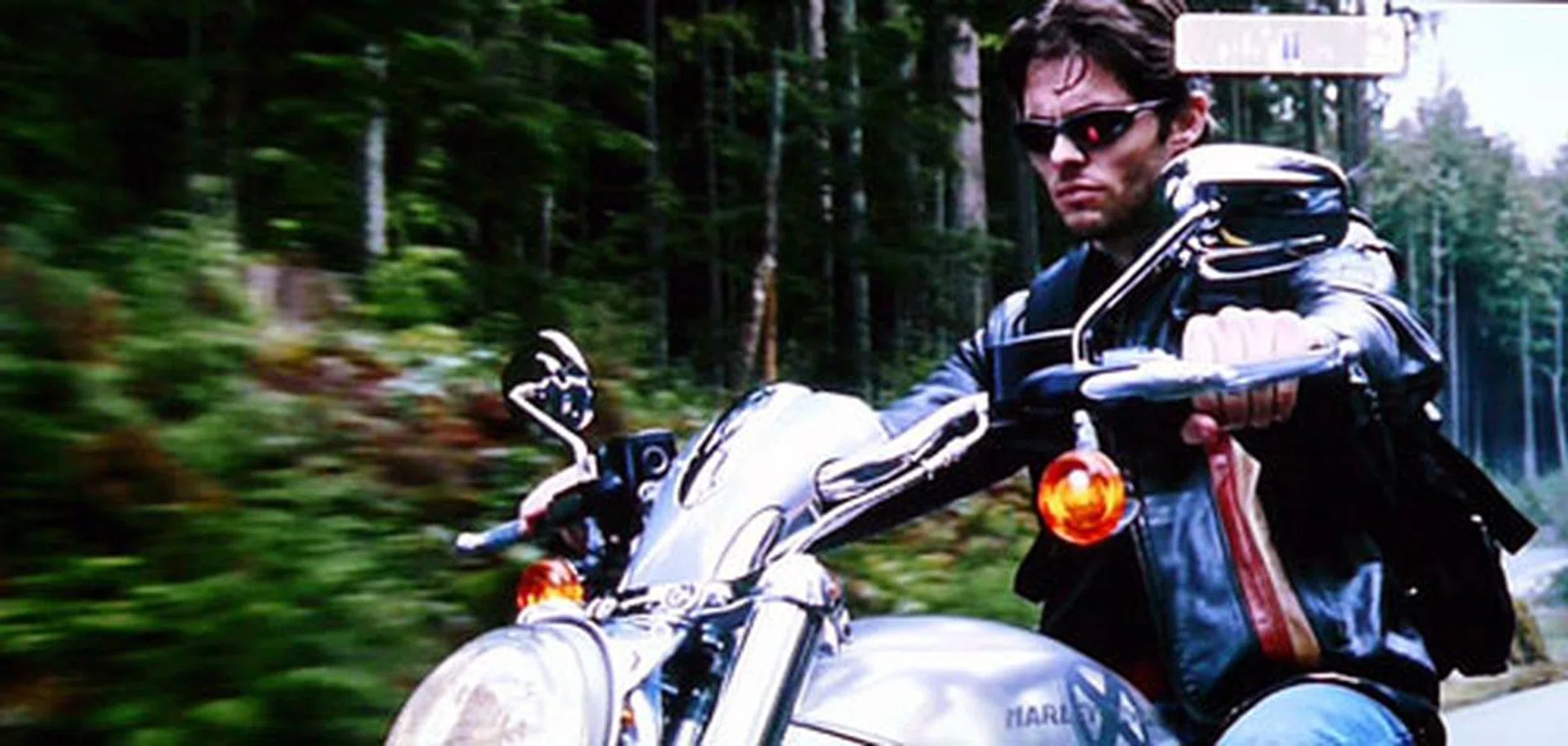 This scene with Cyclops whizzing by on his bike gives us a good indication of the TV's motion processing prowess and attention to detail. Besides it decent scaling capabilities, the VT30S also showed minimal mosquito noise and a lack of re-sampling blurs. 