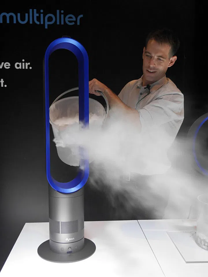 A Dyson engineer demonstrates the Mini Tower's airflow with the help of dry ice.