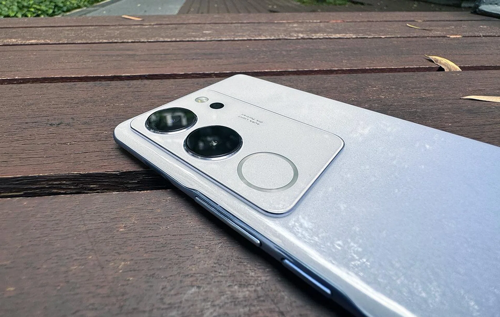 Vivo V29.