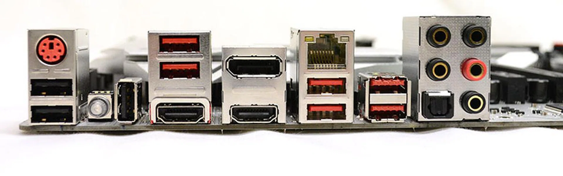 MSI hasn't color-coded the USB 3.0 and USB 3.1 ports differently, and it would have been nice to see some color differentiation as on the other boards.