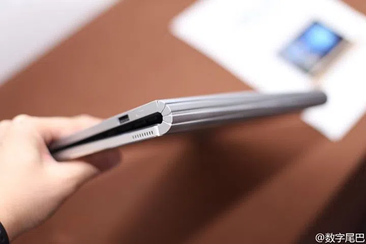 Yup, that's the hinge from the Surface Book alright.