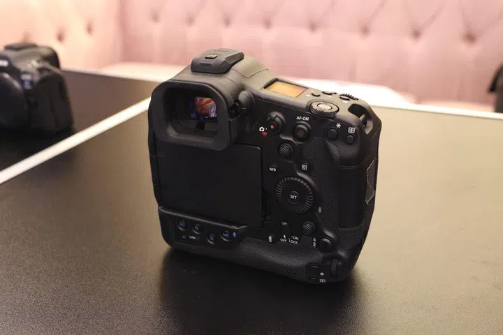 Canon EOS R1 rear panel. Photo: HWZ