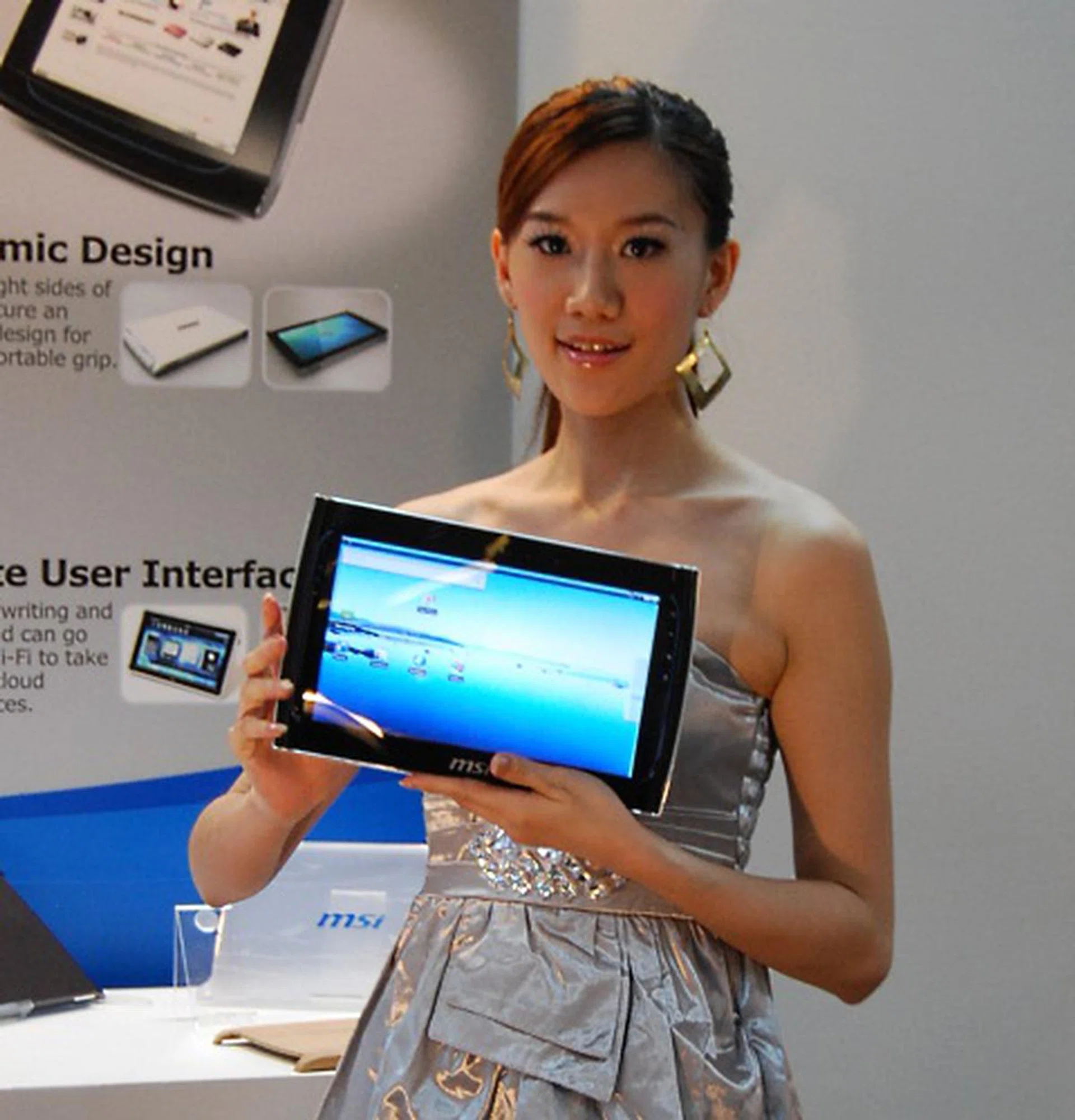 Featuring a different design is the other, black tablet from MSI. 