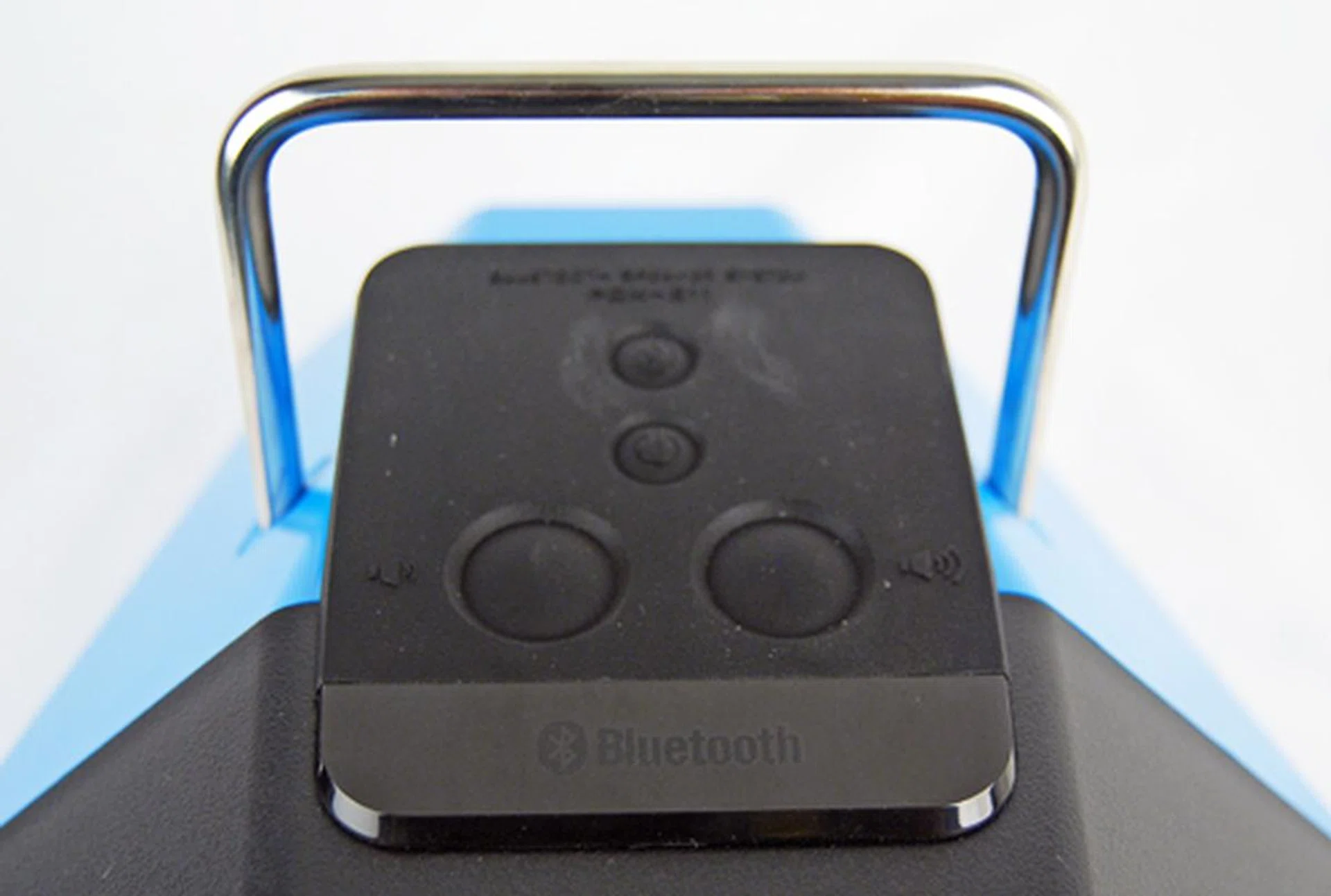 The rubber buttons on the top are easy to figure out - they control volume, powering on the device and to engage Bluetooth. A sturdy handle is also provided to help carry the speakers in hand.