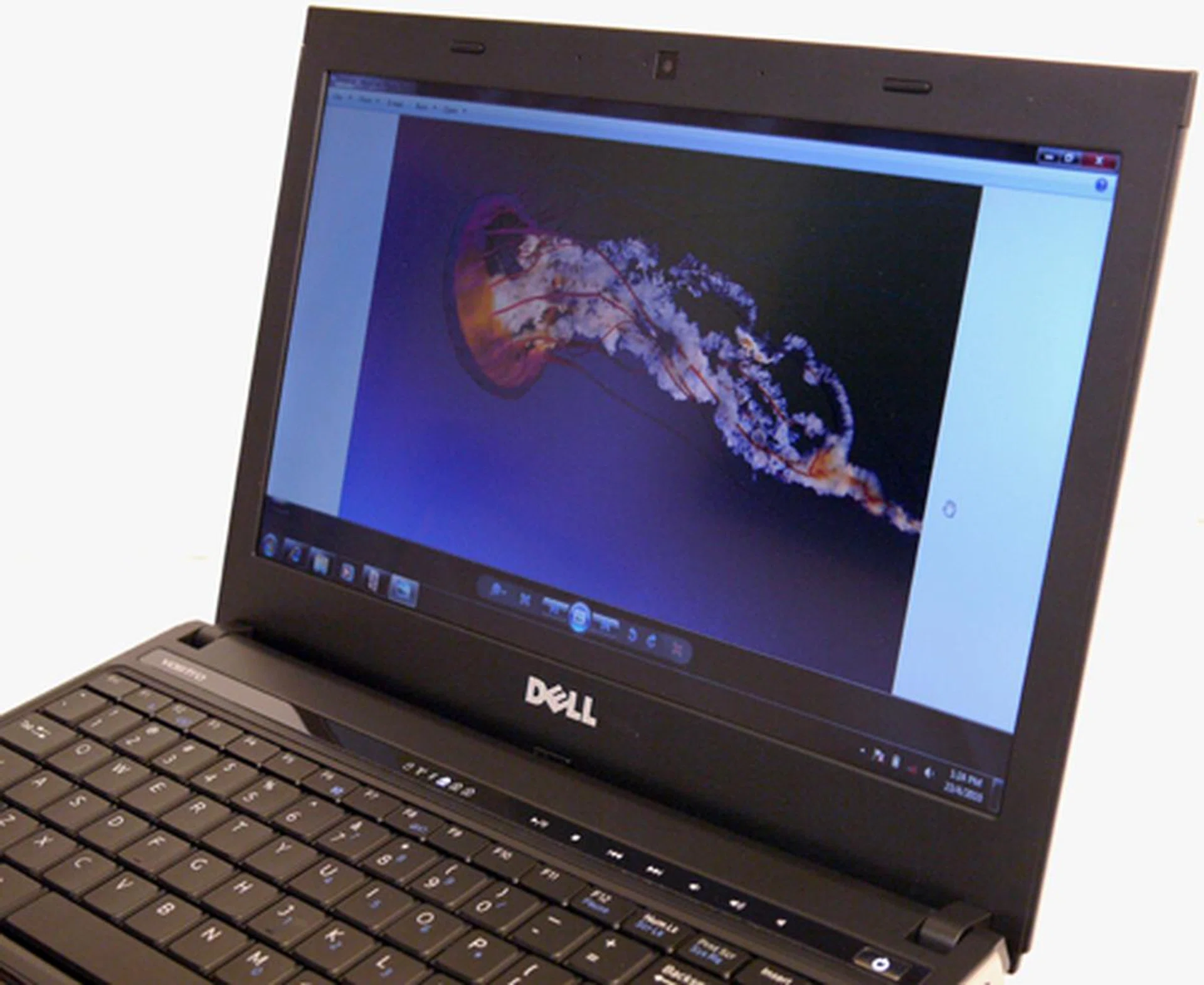 A non-reflective screen, LED backlights and generous viewing angle. There's really not much more you can ask for in a notebook's display. To add, this Vostro does feel larger than its 13.3-inch diagonal screen size.