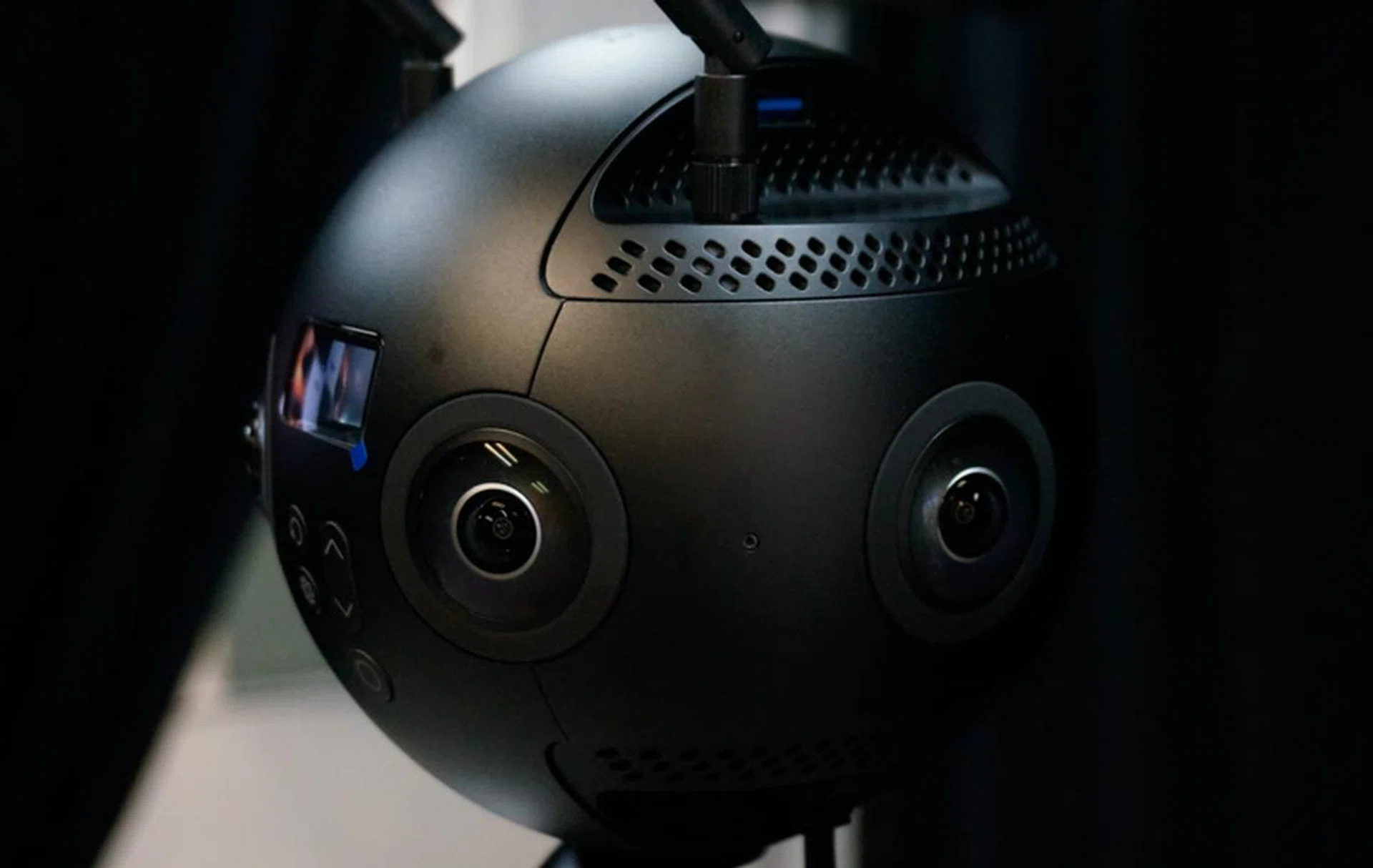 Microphones in each corner help capture true 360-degree audio.