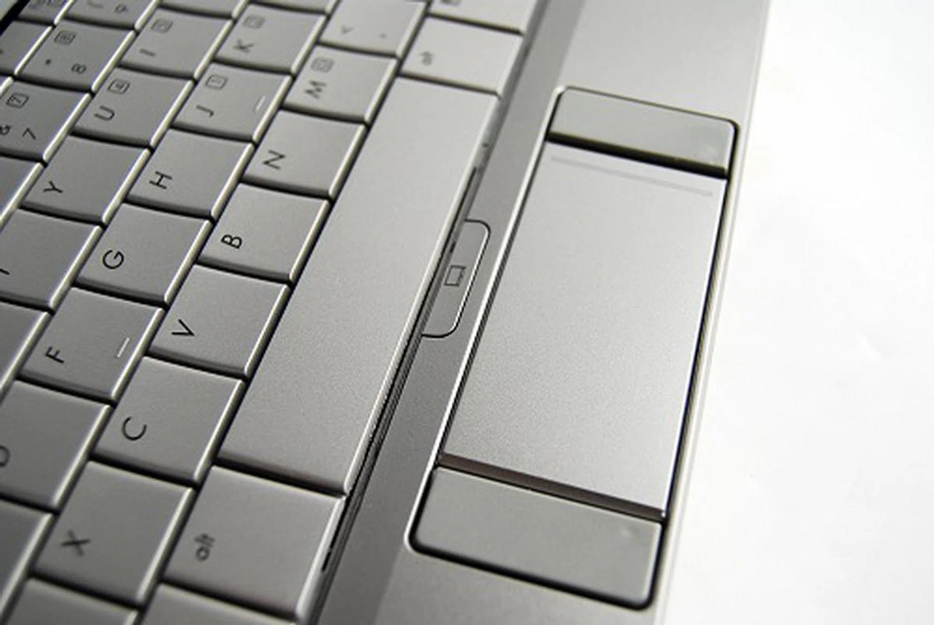 We were pretty much impressed by the responsive trackpad, though it may take some time to get used to the positioning of the buttons. There's also a trackpad lock button located just above the trackpad, for the times where you do not want to accidentally move the mouse cursor when typing. 