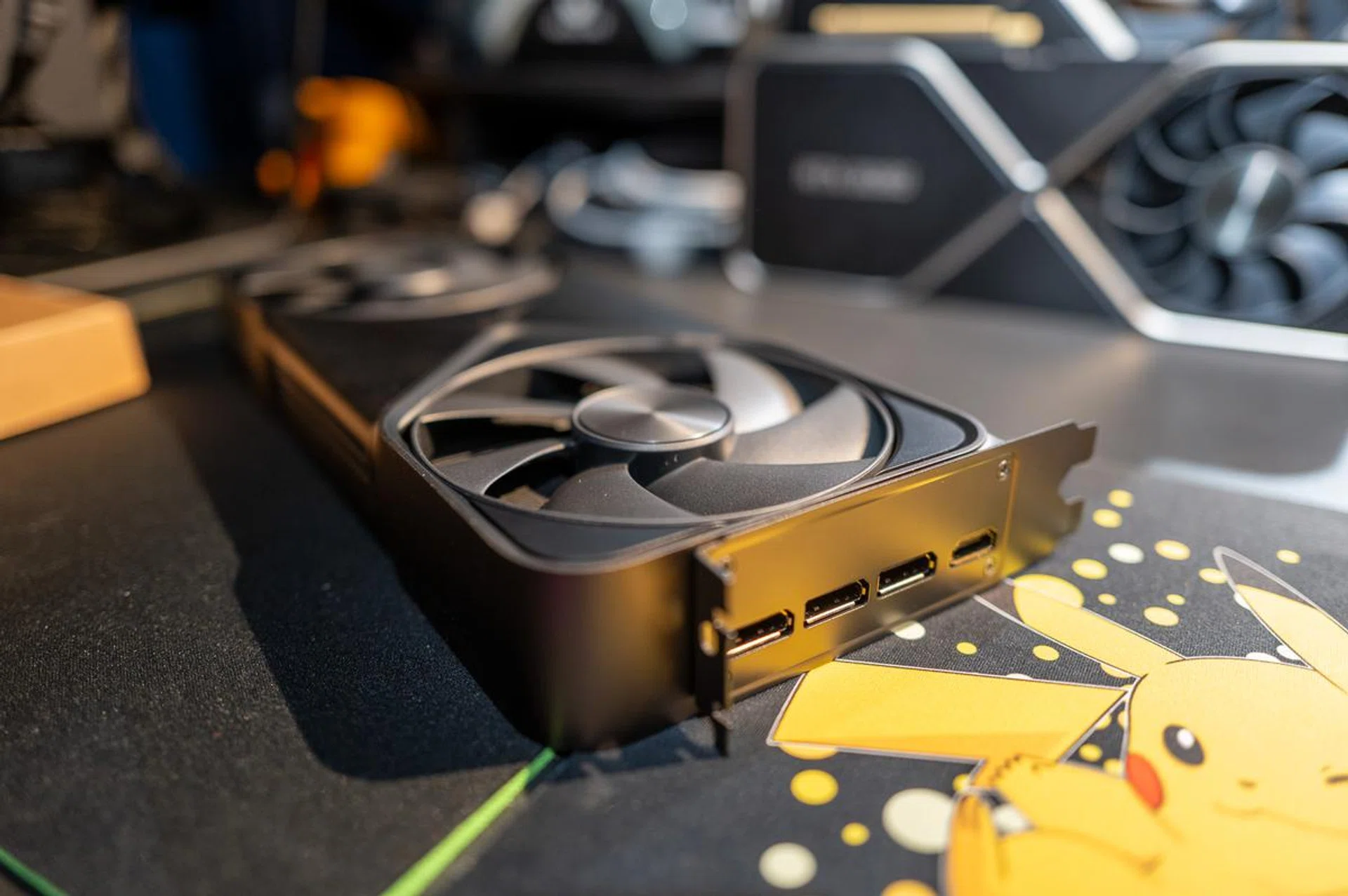 The Founders Edition cards now support DisplayPort 2.1. (Image: HWZ)