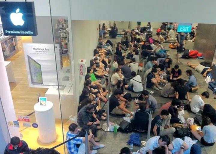 There were nearly 120 people queuing up at Epicentre Shop, Marina Bay Sands.