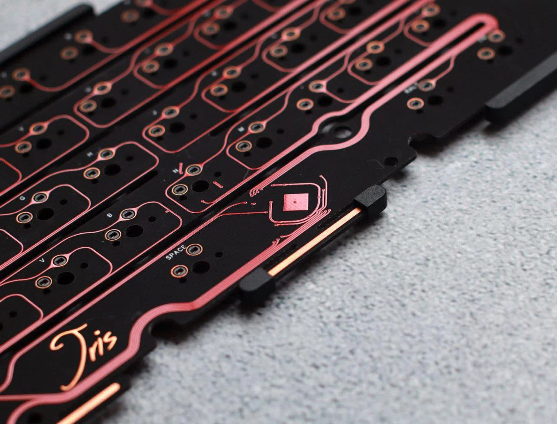Jris65 has gaskets on the PCB (Image source: Jris65 Sales Info page).