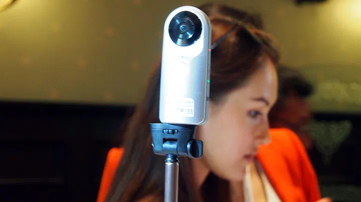 OLYMPUS DIGITAL CAMERA         