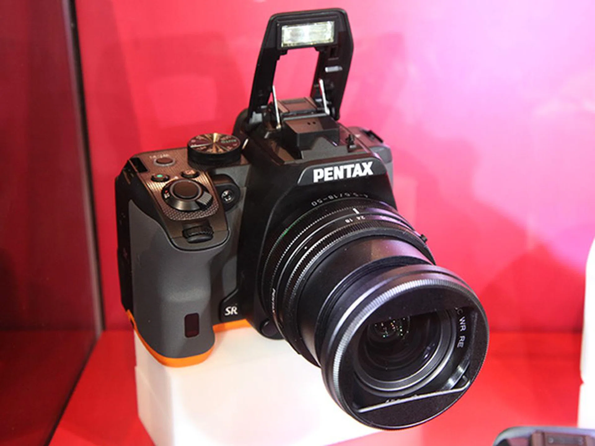 Pentax displayed an upcoming (and yet to be named model) interchangeable lens for K mount digital cameras. Shown here is the camera body with a standard zoom lens with focal lengths from 18mm to 50mm. It is expected to launch sometime in Spring 2015.