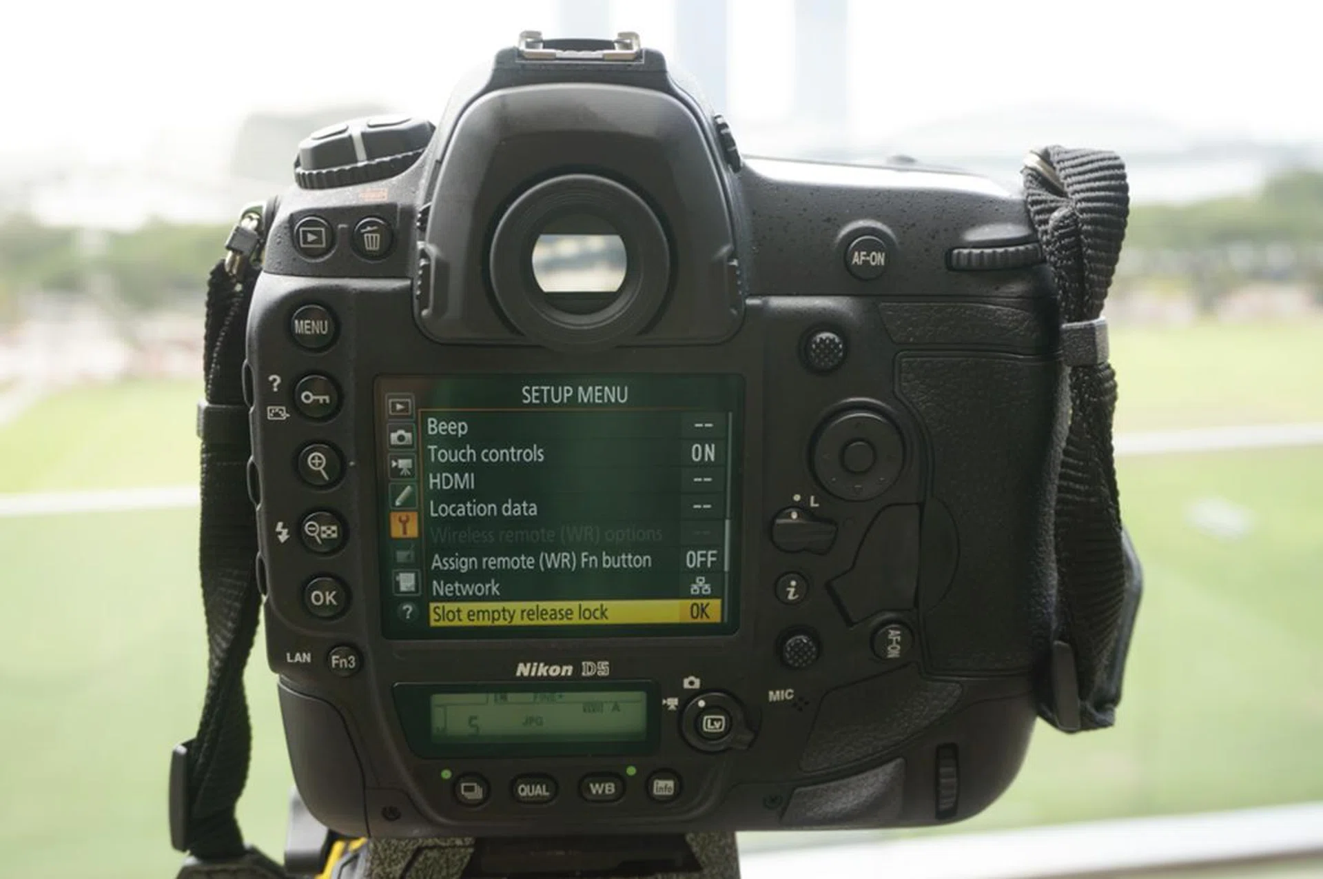 It's a familiar layout for Nikon professionals.