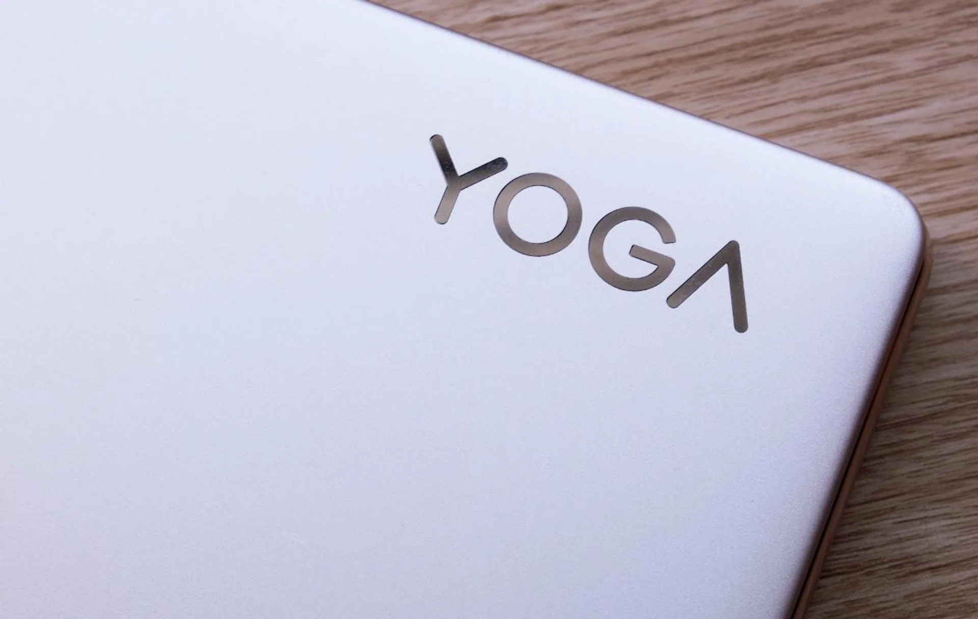 The Yoga 9i is a very nice notebook, but there are more sensible alternatives from Lenovo.