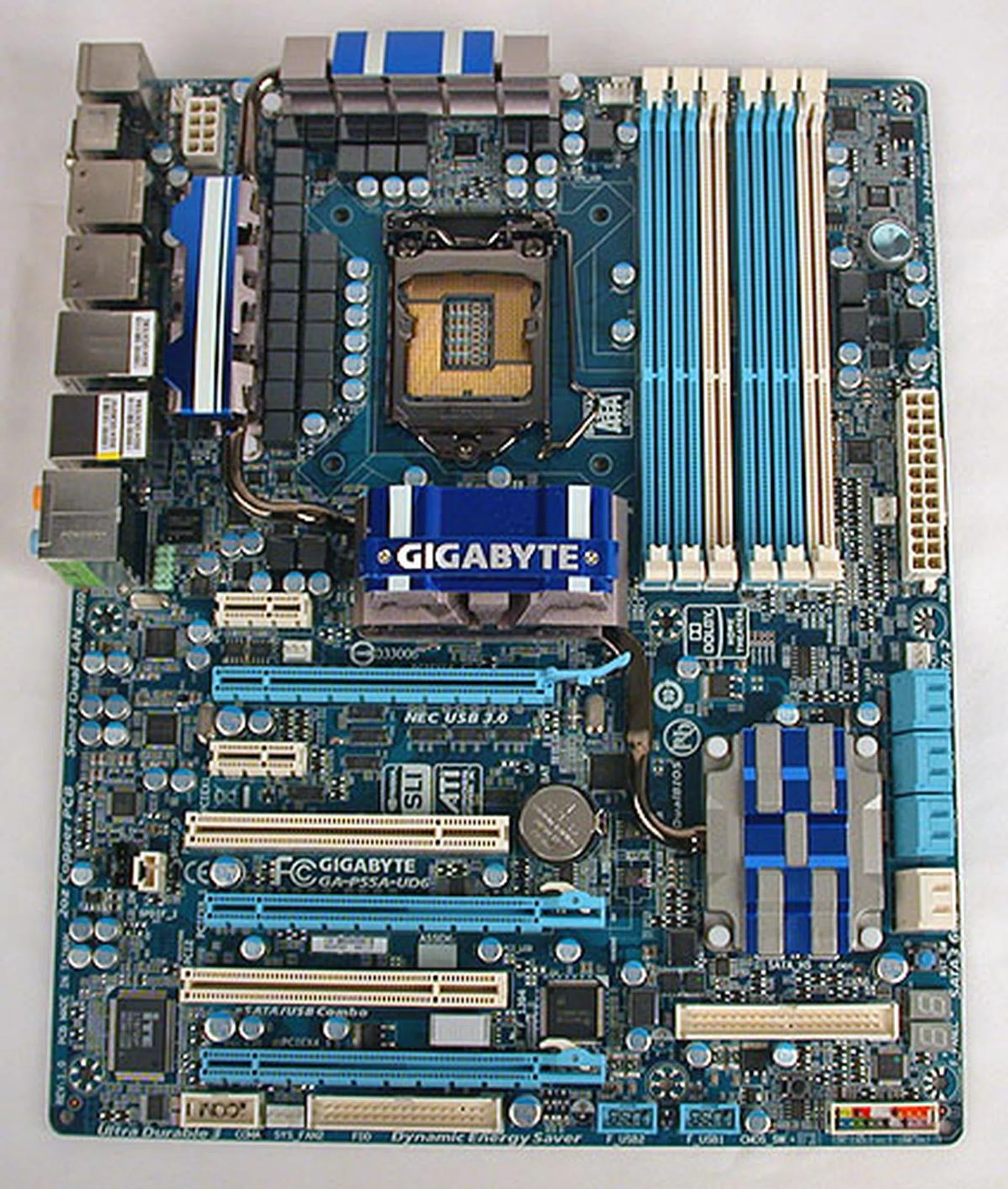 The new edition is almost identical to the Gigabyte P55-UD6 and from this view, it's difficult to tell where the changes are.