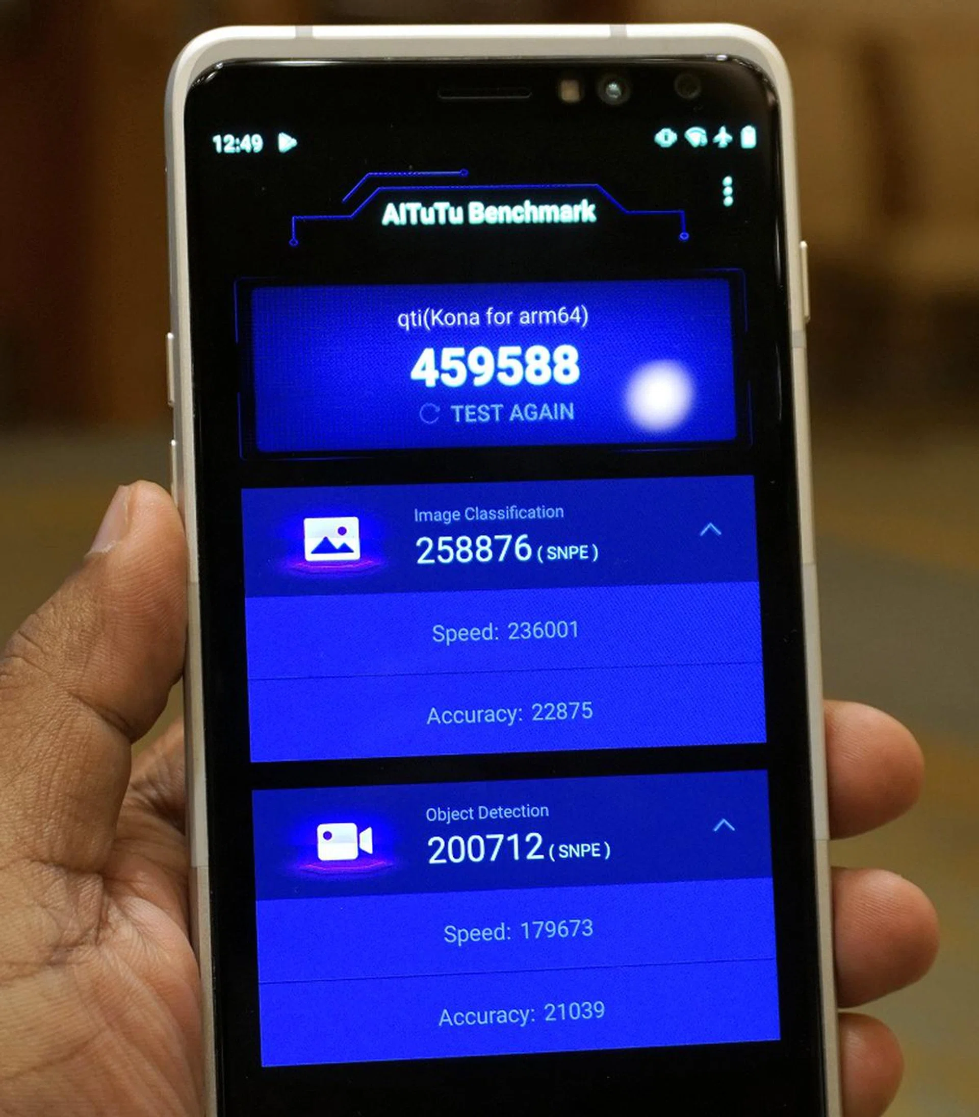 AITuTu Benchmark measuring image classification and image detection performance.