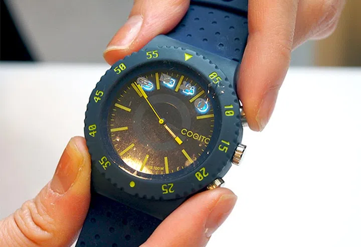 Instead of a display, the Cogito Pop relies on simple LED indicators to relay notifications to its wearer.