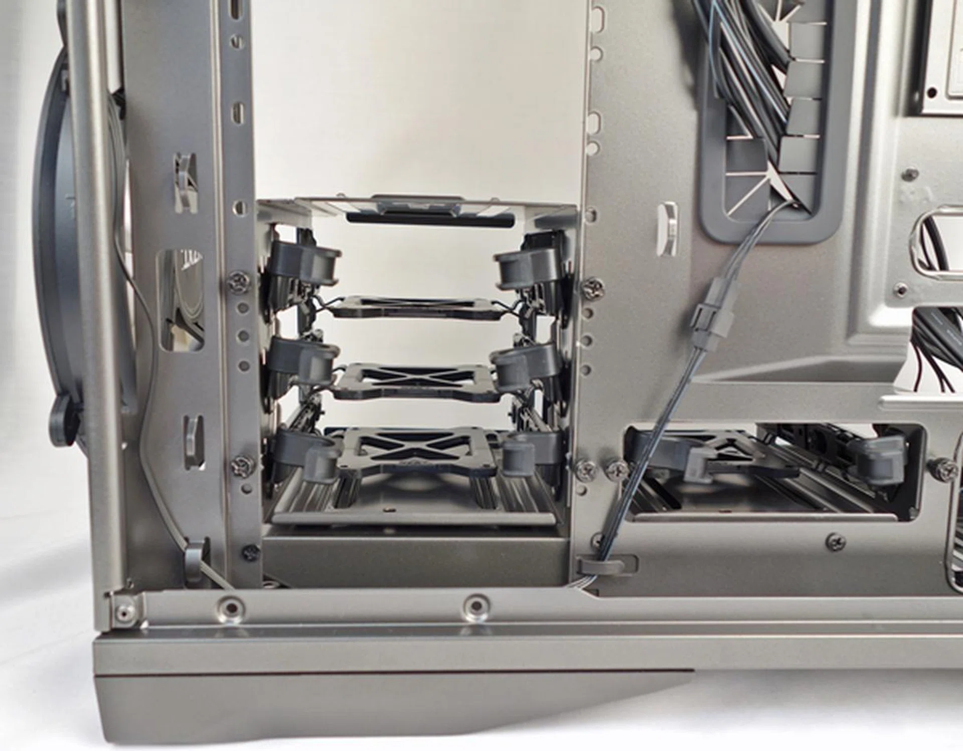 Looking at the opposite side, you can notice that we secured the drive enclosures with thumbscrews. Notice the cut-out on the right only accommodates the 1-drive 3.5-inch drive enclosure.