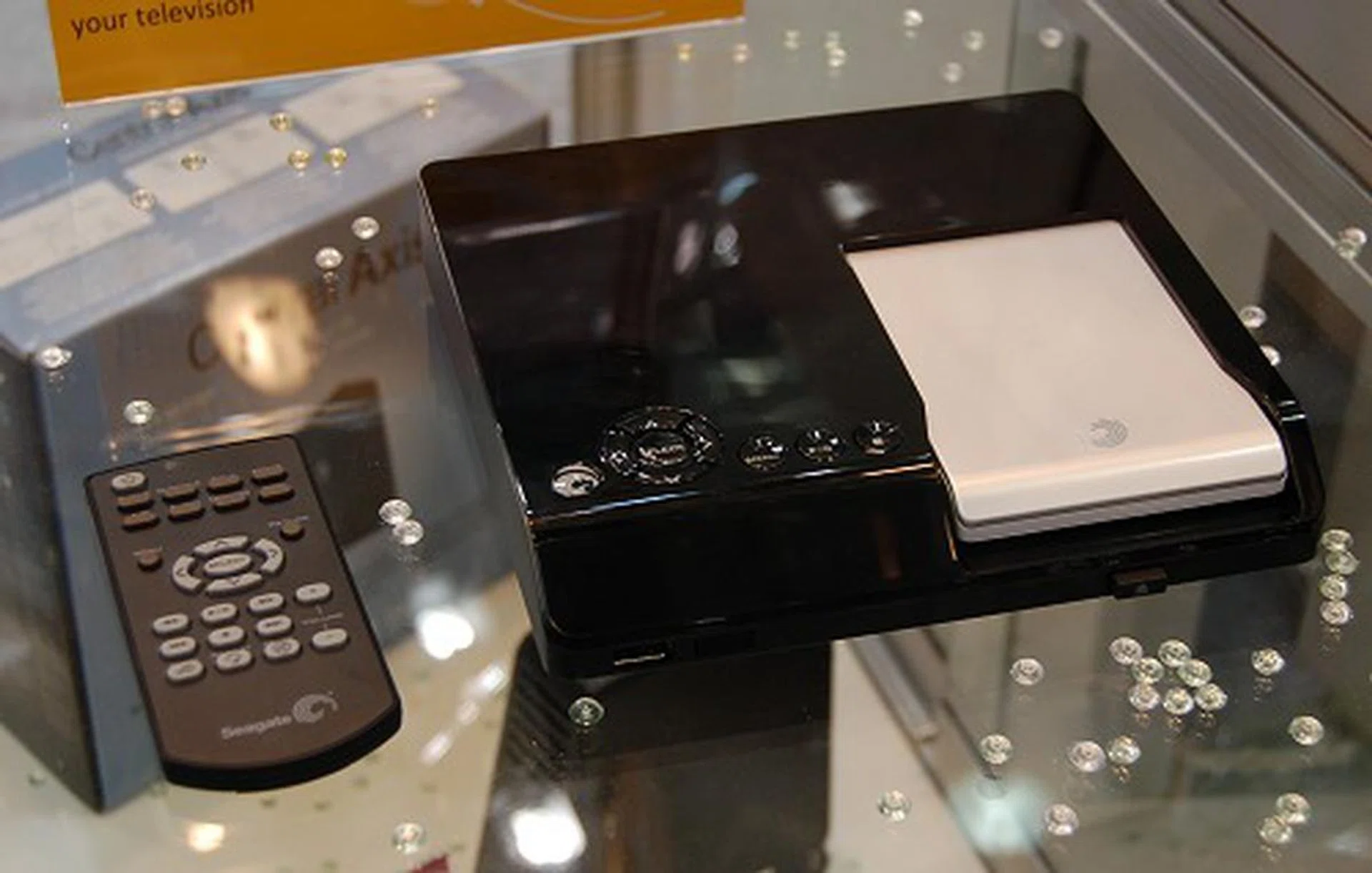 Seagate didn't have much during CeBIT 2009, but we did manage to spot the Seagate FreeAgent Theatre that was introduced in CES this year. It acts as a docking station with some of their new portable FreeAgent drives and acts as a media station. Supports up to 1080i output and 5.1-channel audio output. Not as impressive as some other media stations/players.  