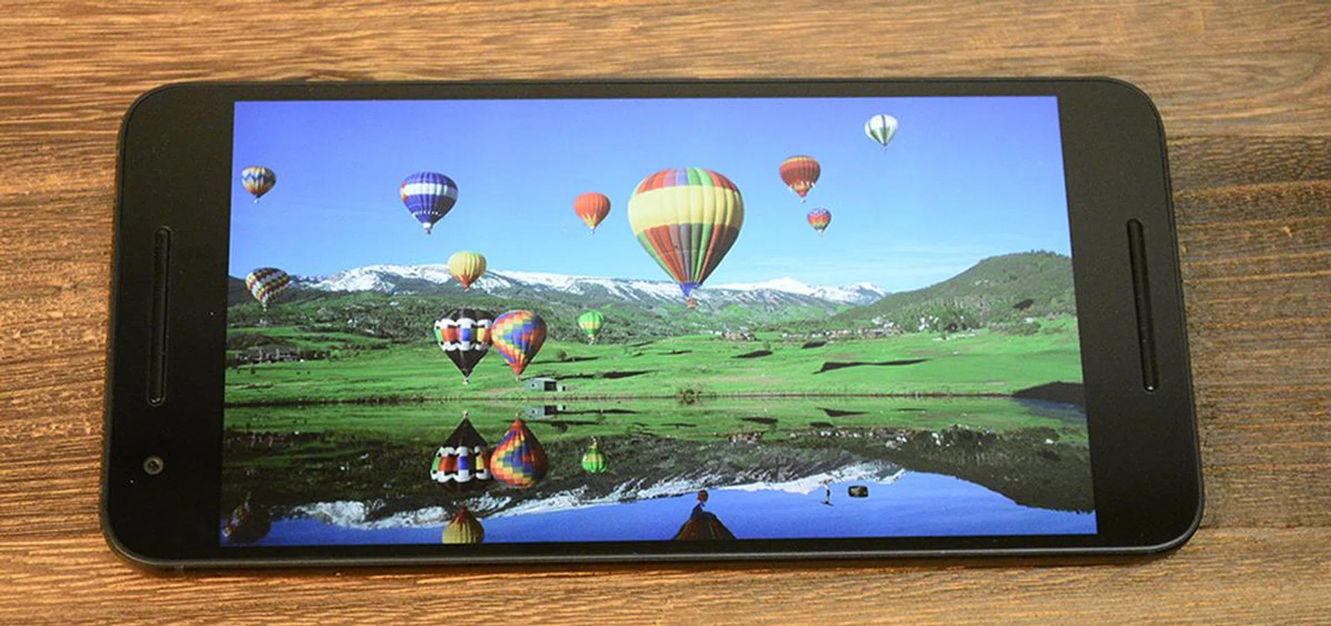 The default tones on the display are rather vibrant and punchy.