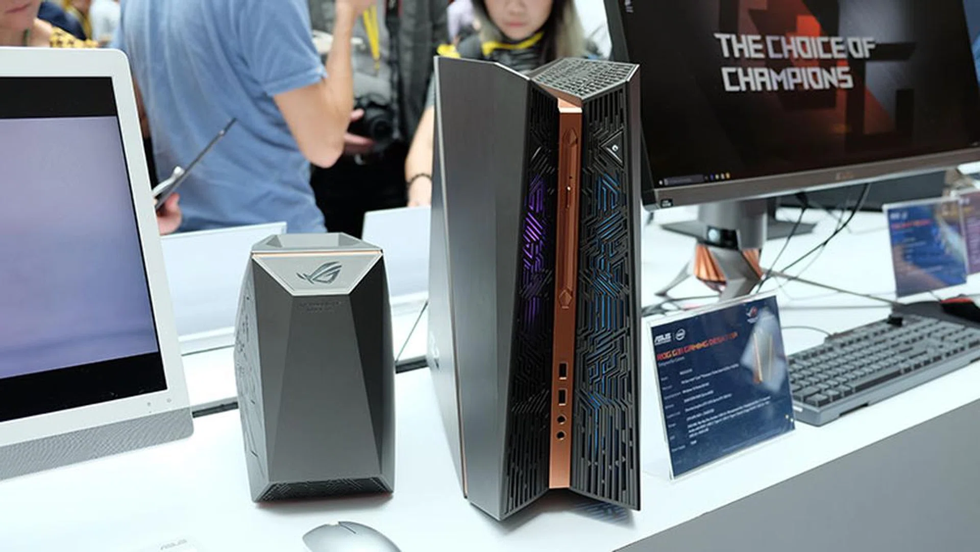 Note the huge power supply unit that comes with the ROG G31. Yes, it's the 'mini system' next to the ROG system.